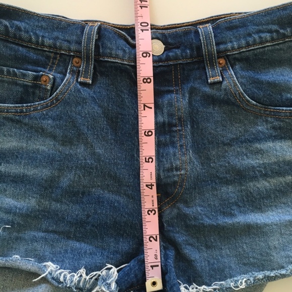 Levis 501 Jeans Shorts Sz 27 Blue Button Fly High Rise Cut Off Raw Hem Mid Wash - Picture 14 of 14